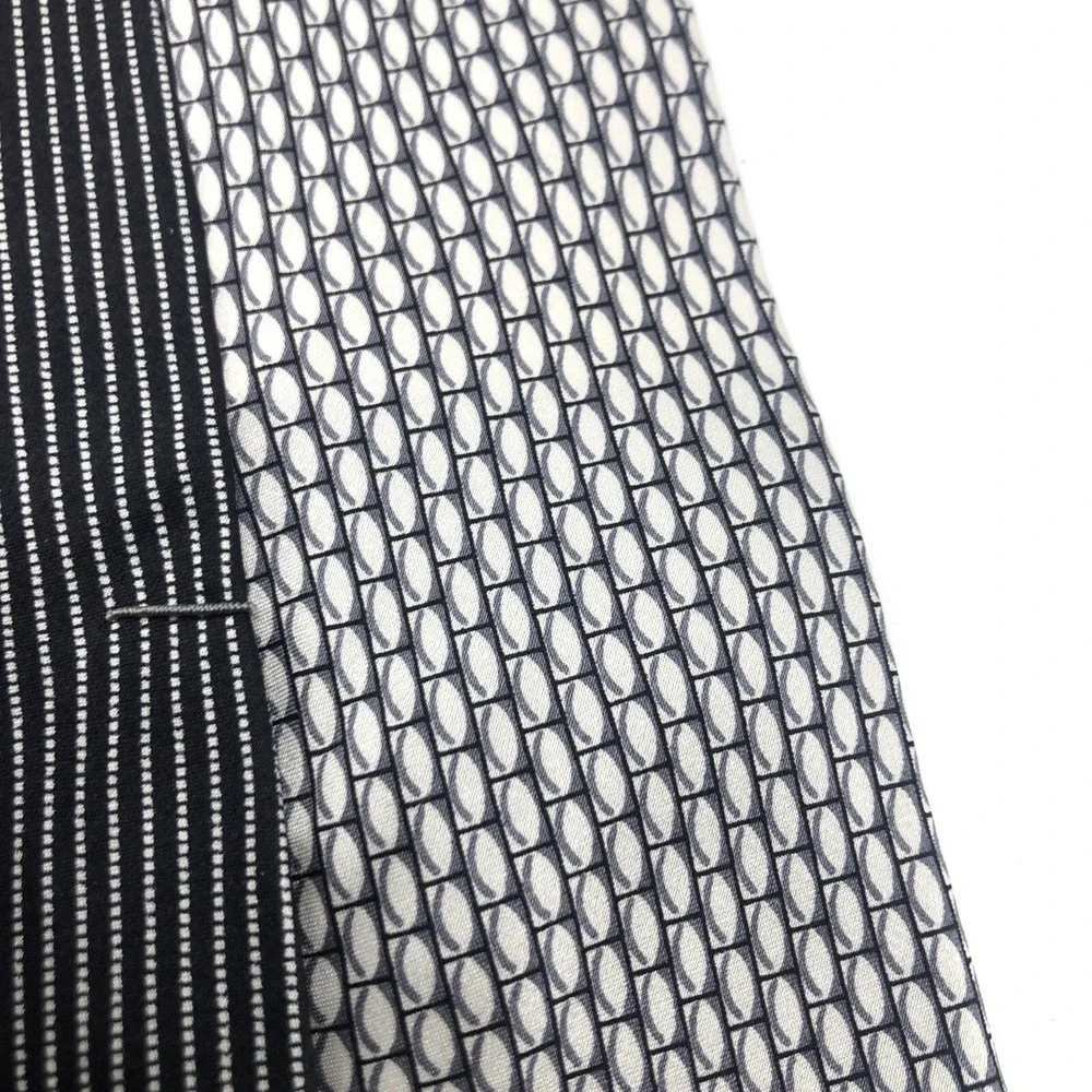Mens 100% Silk Tie Handmade Korea Gray Silver Black‎ Dry Clean Only Wavy Pattern